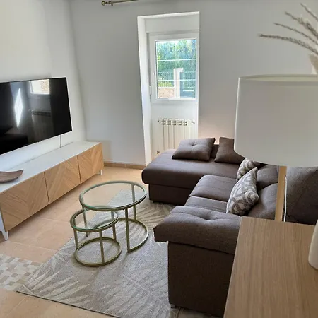 Con Barbacoa Y Juegos Holiday home Negreira